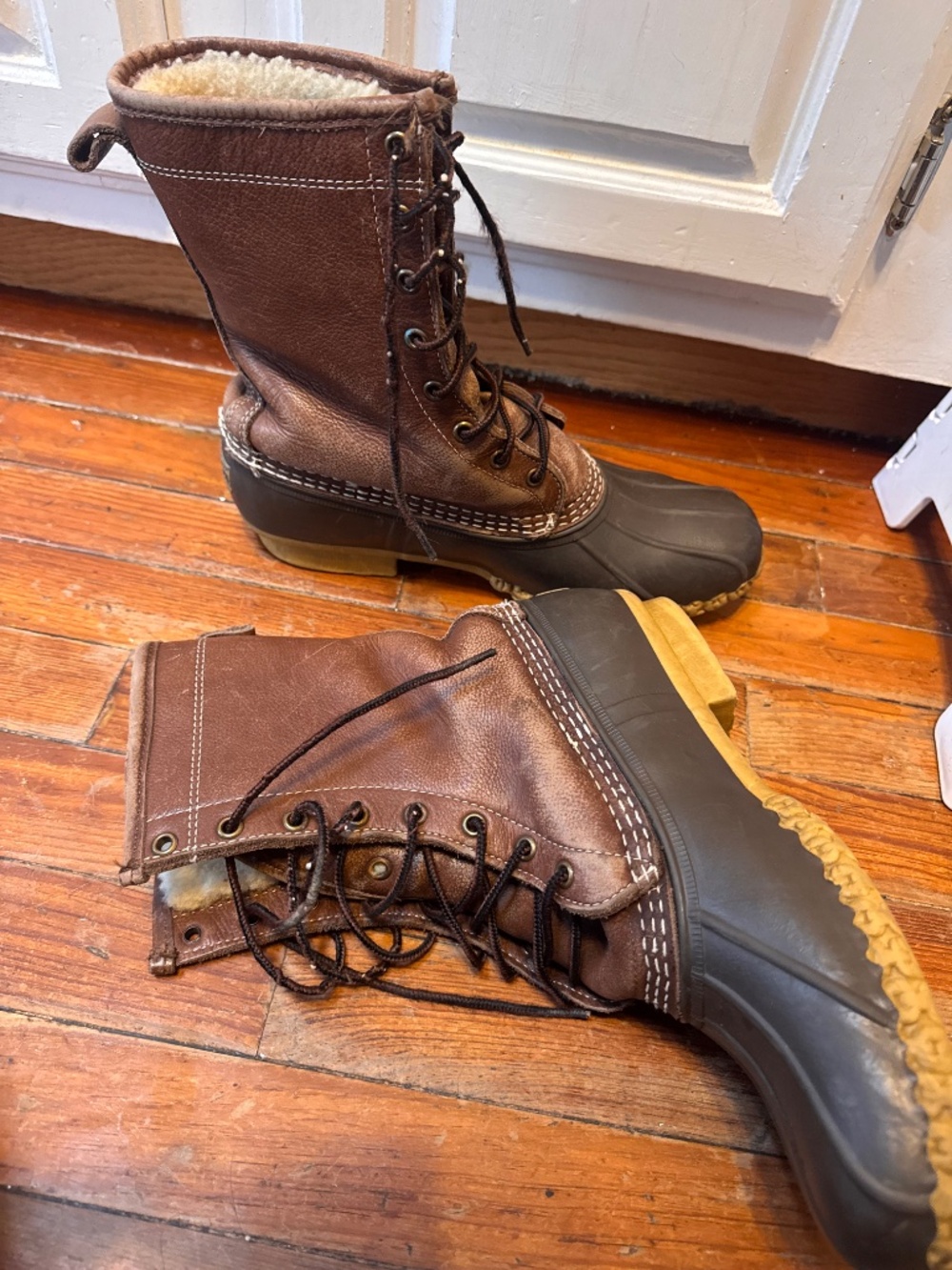 The L.L.Bean 10" Bean Boots Shearling Lined Insulated Leather men’s size 9